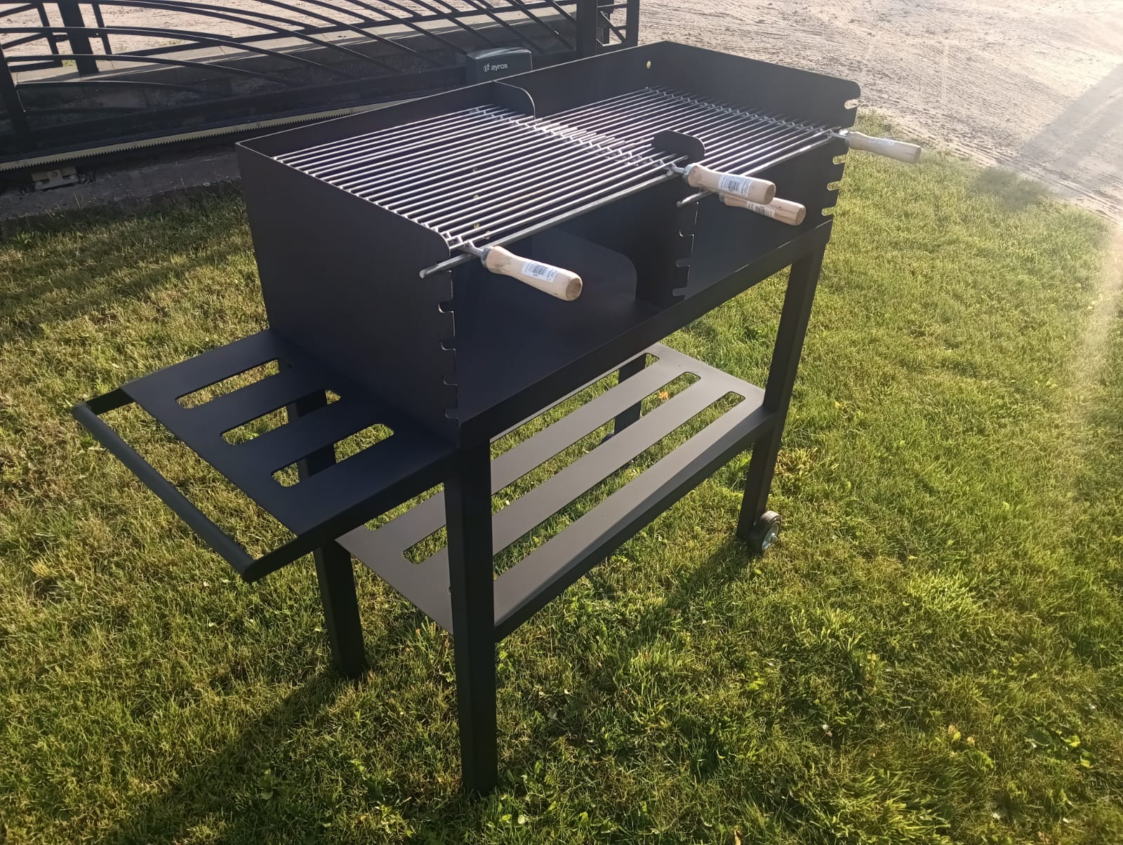 Grill stalowy do ogrodu