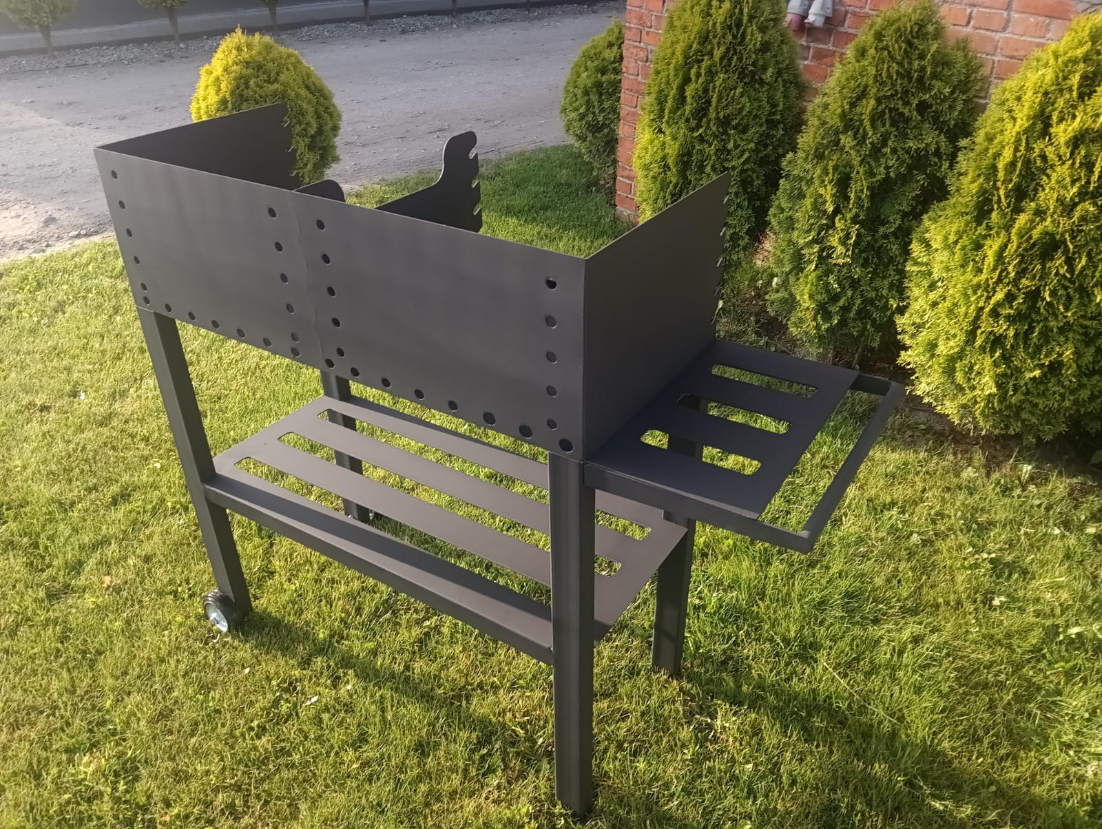 Grill ogrodowy stalowy na zamówienie